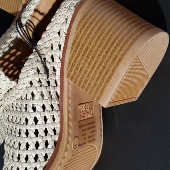 Time and Tru Cream Woven Mules - Picture 14 of 17